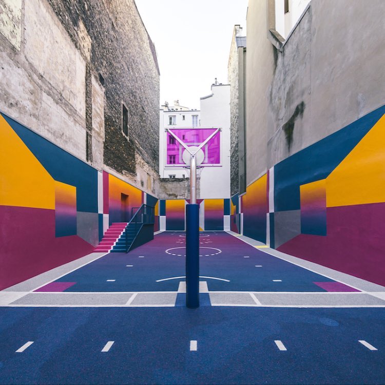 The newly re-done Duperré basketball court (photo c/o @pigalleparis)